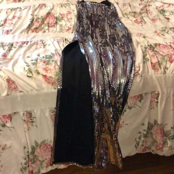 Dress - Picture 3 of 3